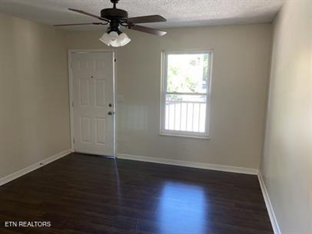 Photo of 526 Rhodwin Ave, Maryville, TN 37803 (MLS # 1341022)