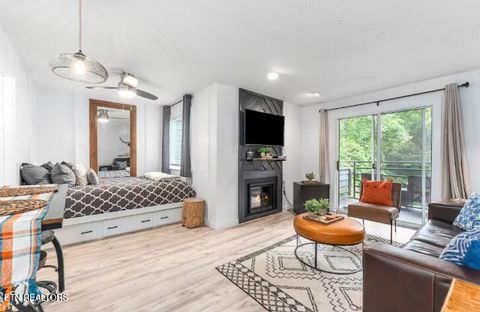 Photo of 1260 Ski View Drive #2205, Gatlinburg, TN 37738 (MLS # 1345136)