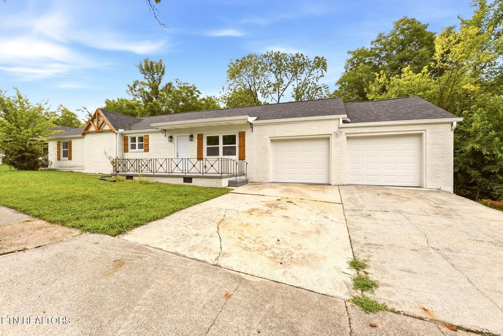 Photo of 2406 E Glenwood Ave, Knoxville, TN 37917 (MLS # 1348759)