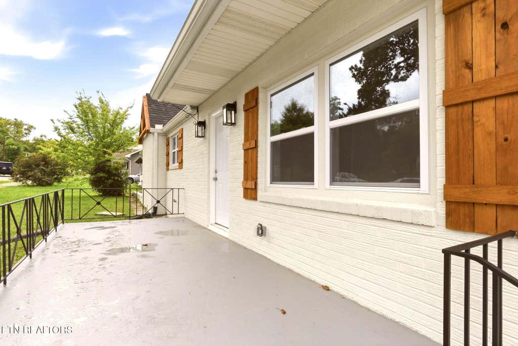 Photo of 2406 E Glenwood Ave, Knoxville, TN 37917 (MLS # 1348759)