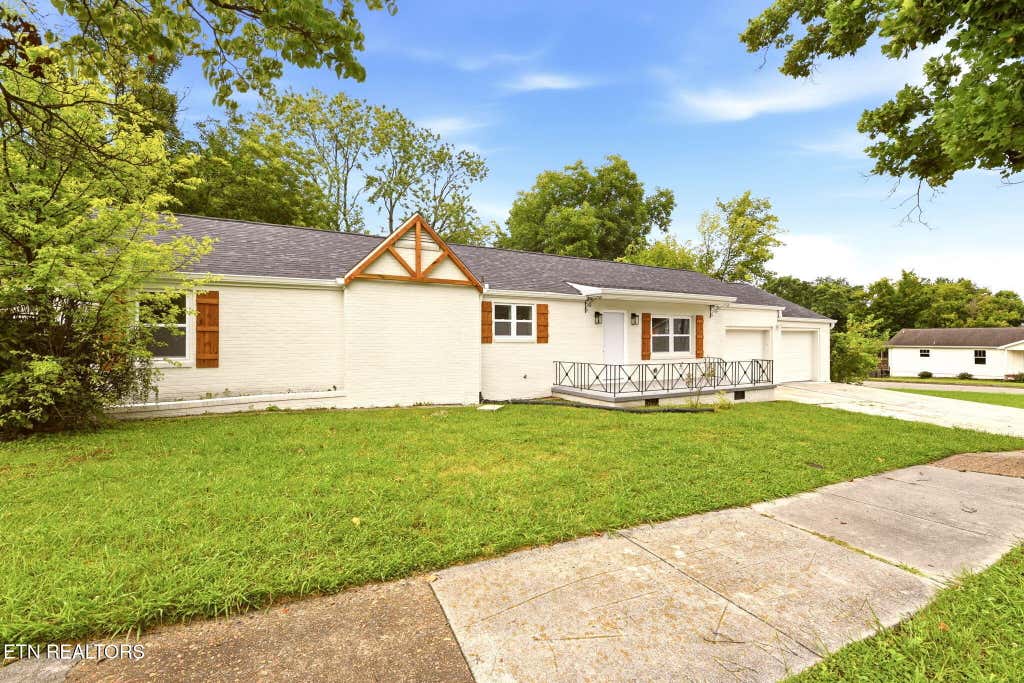 Photo of 2406 E Glenwood Ave, Knoxville, TN 37917 (MLS # 1348759)