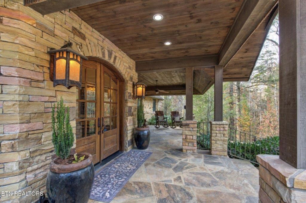 Photo of 1886 Acorn Branch Lane, Gatlinburg, TN 37738 (MLS # 1336983)