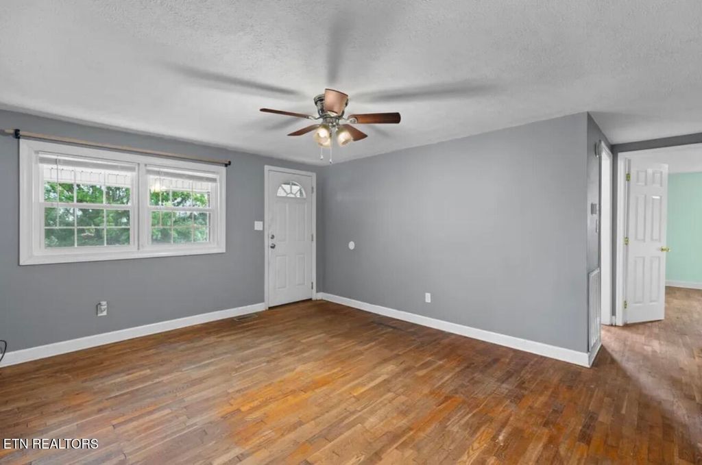 Photo of 922 Chittum Drive, Tazewell, TN 37879 (MLS # 1343064)