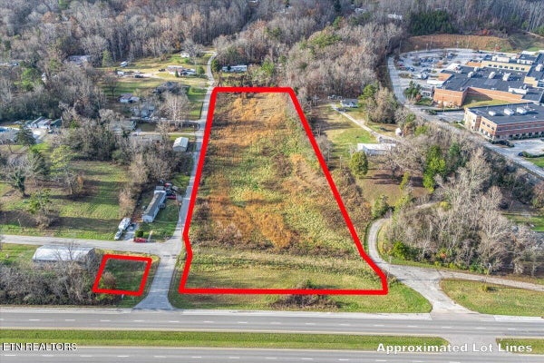 2400 ROANE ST, HARRIMAN, TN 37748 - Image c7f425db5a4e6f7ff9983d303fd58a11/1945848896
