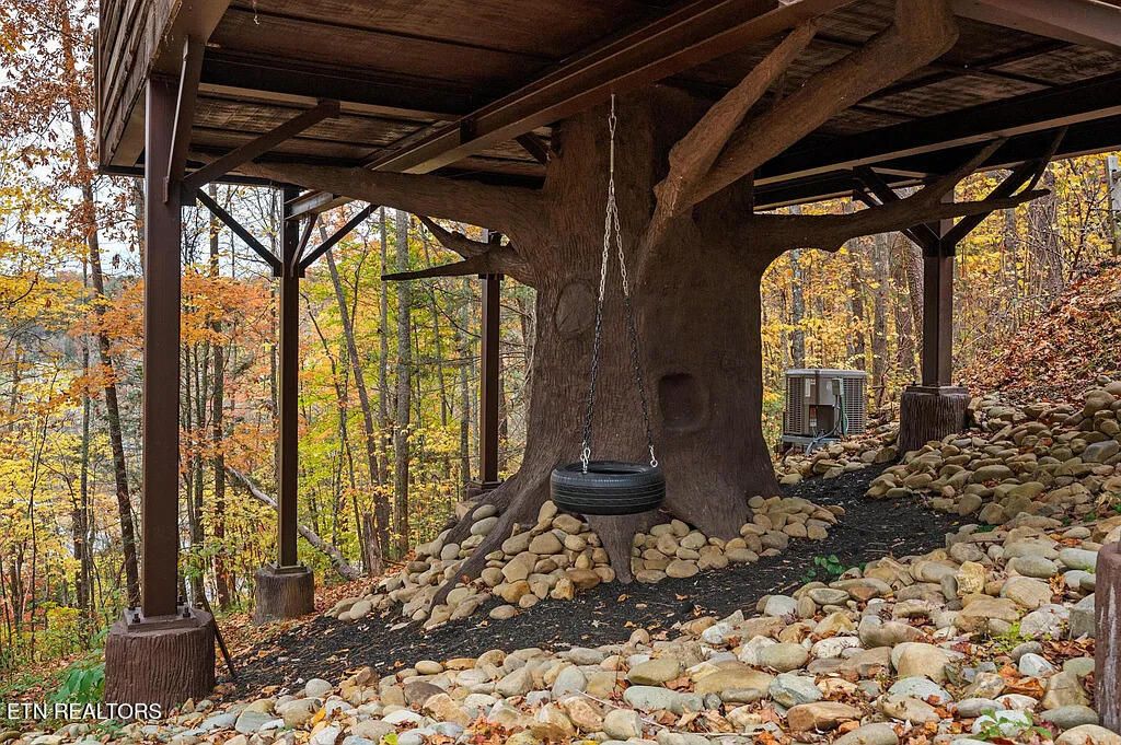 Photo of 1930 Kinfolks Ridge Way, Pigeon Forge, TN 37876 (MLS # 1319597)