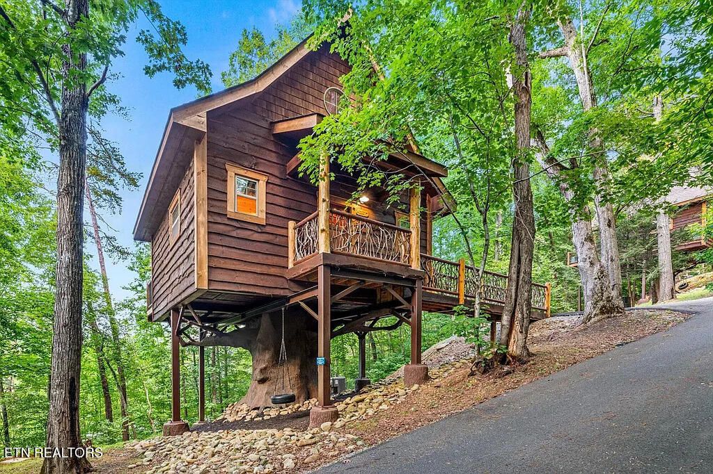Photo of 1930 Kinfolks Ridge Way, Pigeon Forge, TN 37876 (MLS # 1319597)