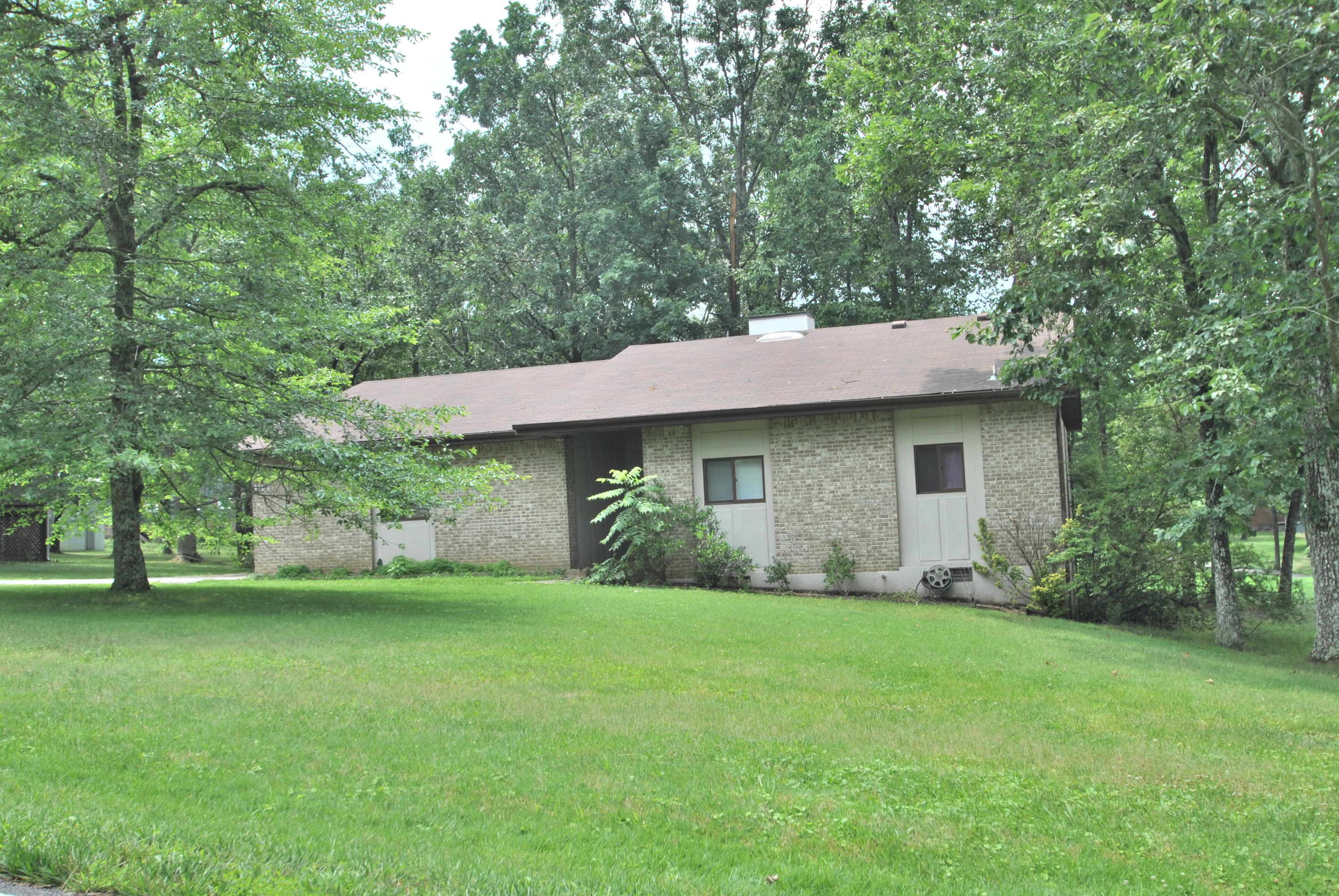 Photo 1 of 17 — 134 Fairway Drive, Crossville, TN 38558