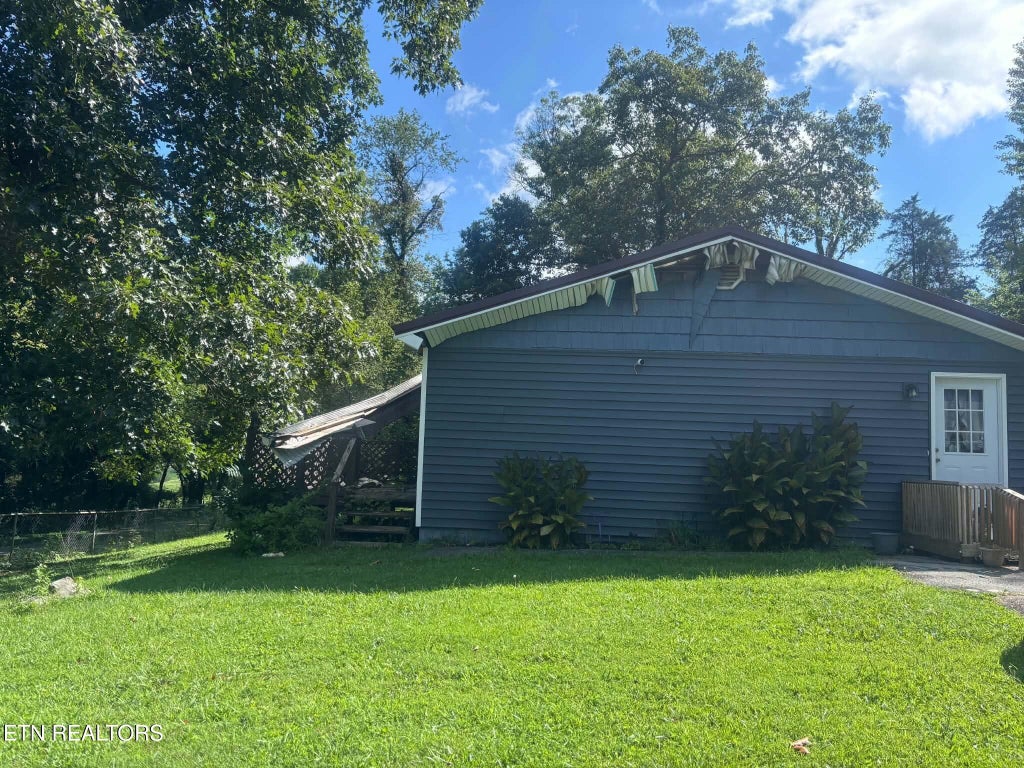 Photo of 501 Back Valley Rd, Speedwell, TN 37870 (MLS # 1351400)