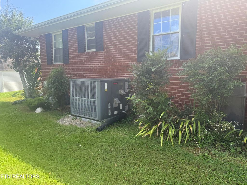 Photo of 157 Petrey Rd, LaFollette, TN 37766 (MLS # 1309750)