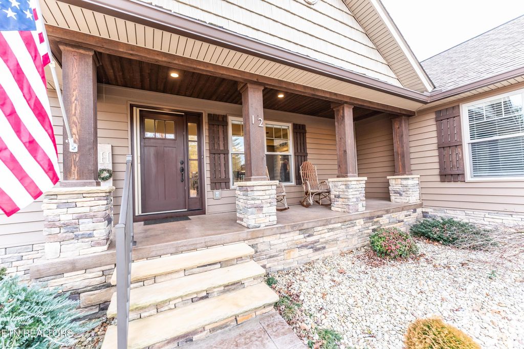 Photo of 12 Edgemere Court, Crossville, TN 38558 (MLS # 1290691)