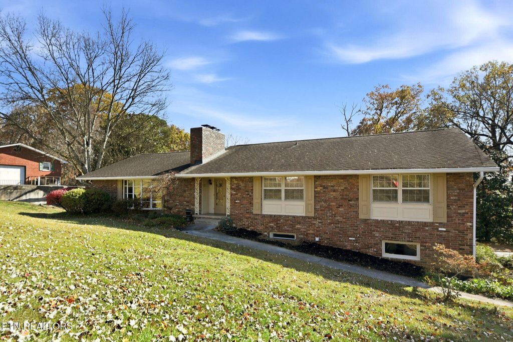 Photo of 5510 E Sunset Rd, Knoxville, TN 37914 (MLS # 1322083)