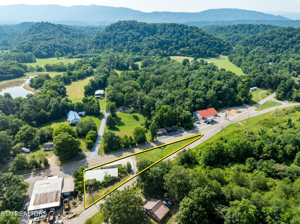 Photo of 2939 Calderwood wy. Hwy, Maryville, TN 37801 (MLS # 1327685)