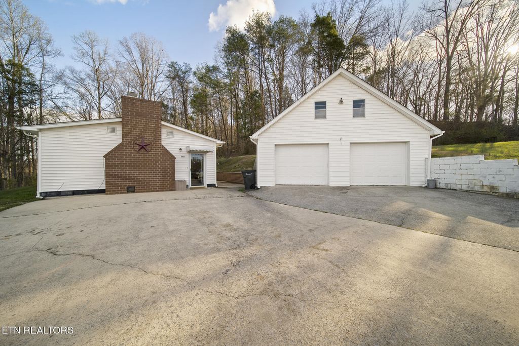 Photo of 205 Skyline Drive, Harriman, TN 37748 (MLS # 1294505)