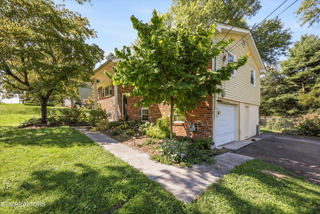 Photo of 301 Peterson Rd, Knoxville, TN 37934 (MLS # 1350952)