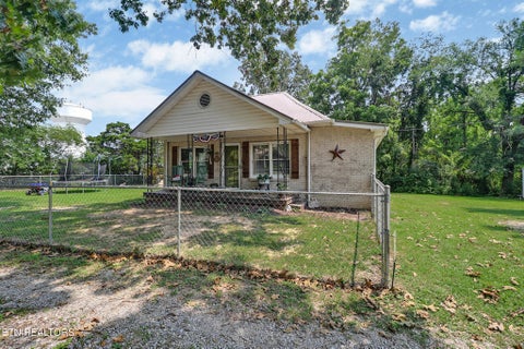 Tiny photo for 226 Rugby Ave, Jamestown, TN 38556 (MLS # 1350008)