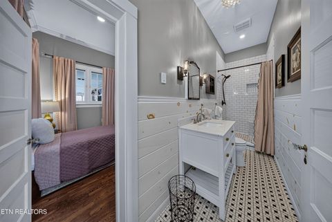 Tiny photo for 300 N Hicks St, Clinton, TN 37716 (MLS # 1349558)