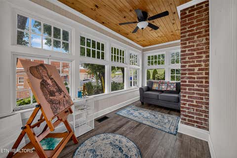 Tiny photo for 300 N Hicks St, Clinton, TN 37716 (MLS # 1349558)