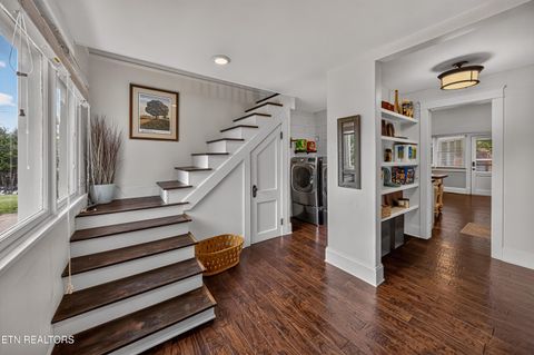 Tiny photo for 300 N Hicks St, Clinton, TN 37716 (MLS # 1349558)