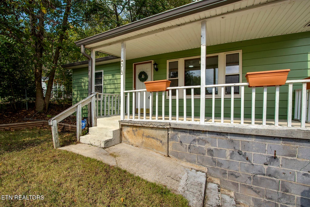 Photo of 313 King Drive, Harriman, TN 37748 (MLS # 1355527)