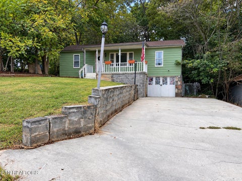 Photo of 313 King Drive, Harriman, TN 37748 (MLS # 1355527)
