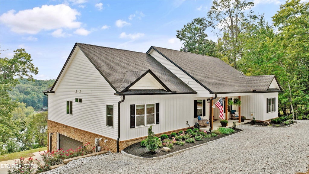 Photo of 914 Skyline Drive, Harriman, TN 37748 (MLS # 1356554)