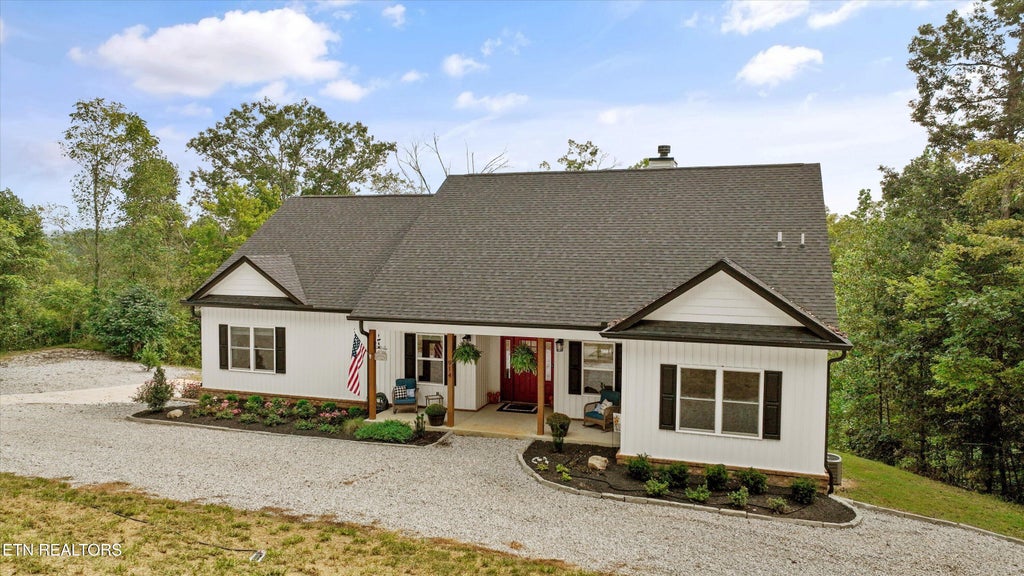 Photo of 914 Skyline Drive, Harriman, TN 37748 (MLS # 1356554)