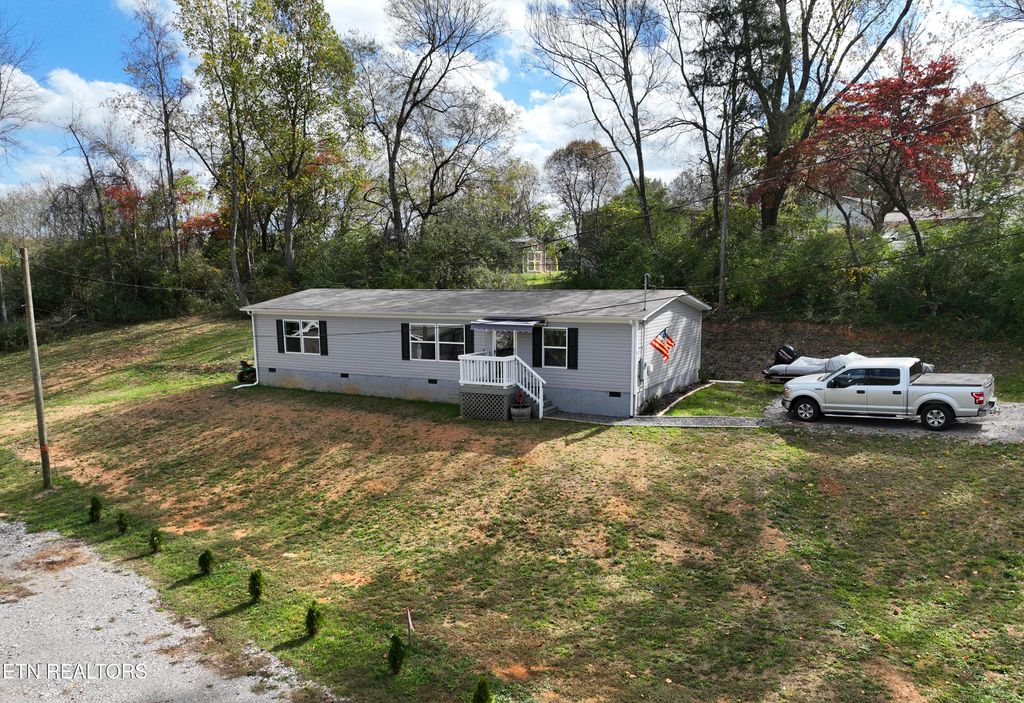 Photo of 118 Redbud Drive, Sweetwater, TN 37874 (MLS # 1280809)