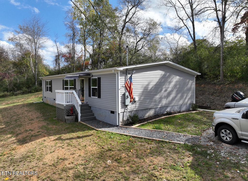 Photo of 118 Redbud Drive, Sweetwater, TN 37874 (MLS # 1280809)