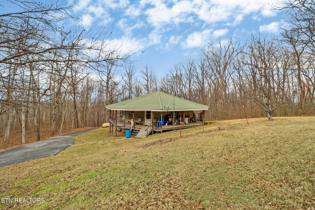Photo of 1017 Hinch Mountain Rd, Crossville, TN 38555 (MLS # 1326642)
