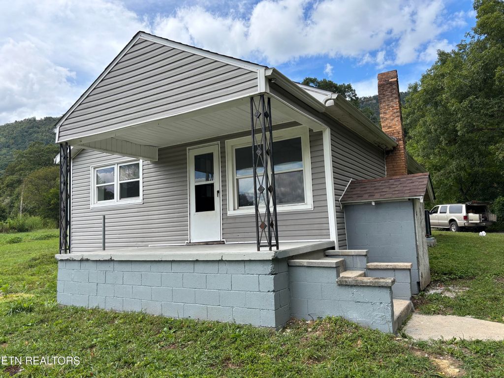 Photo of 201 Earl Woodson Ln, LaFollette, TN 37766 (MLS # 1313291)