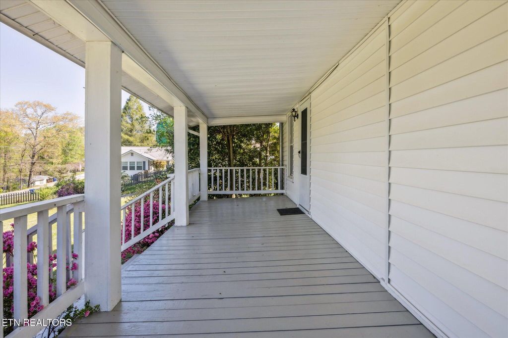 Photo of 116 S Church Ave, Rockwood, TN 37854 (MLS # 1297941)