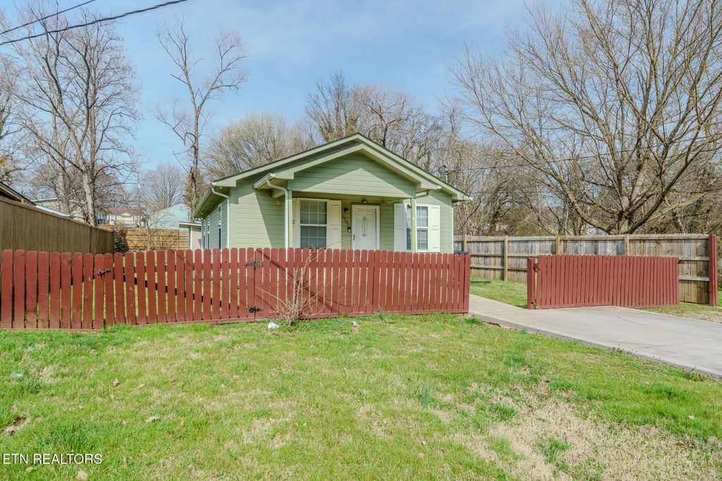 Photo of 2605 Louise Ave, Knoxville, TN 37914 (MLS # 1331917)