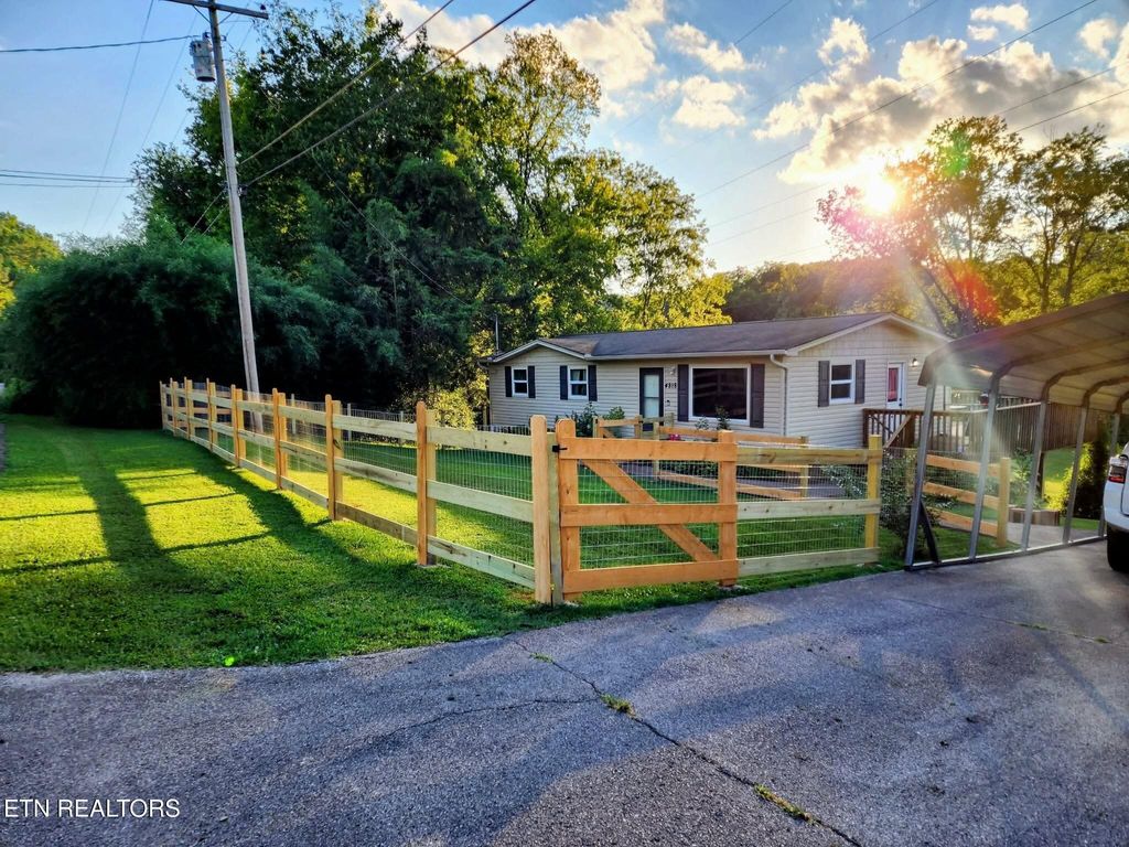 Photo of 4818 Wheeler Rd, Louisville, TN 37777 (MLS # 1328141)