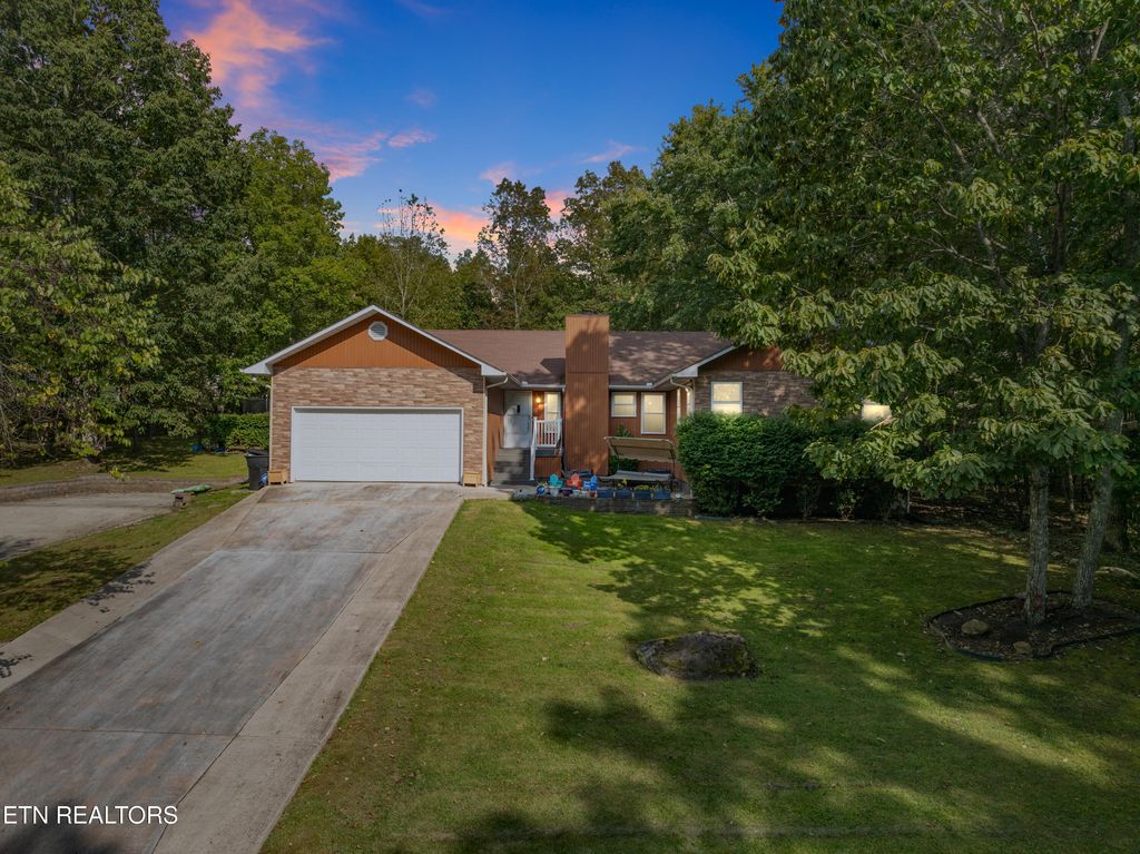 Photo of 143 Rolling Green Drive, Crossville, TN 38558 (MLS # 1315226)