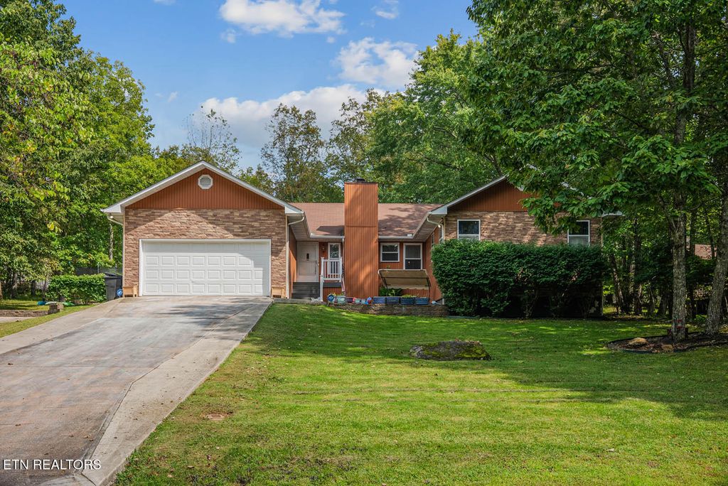 Photo of 143 Rolling Green Drive, Crossville, TN 38558 (MLS # 1315226)