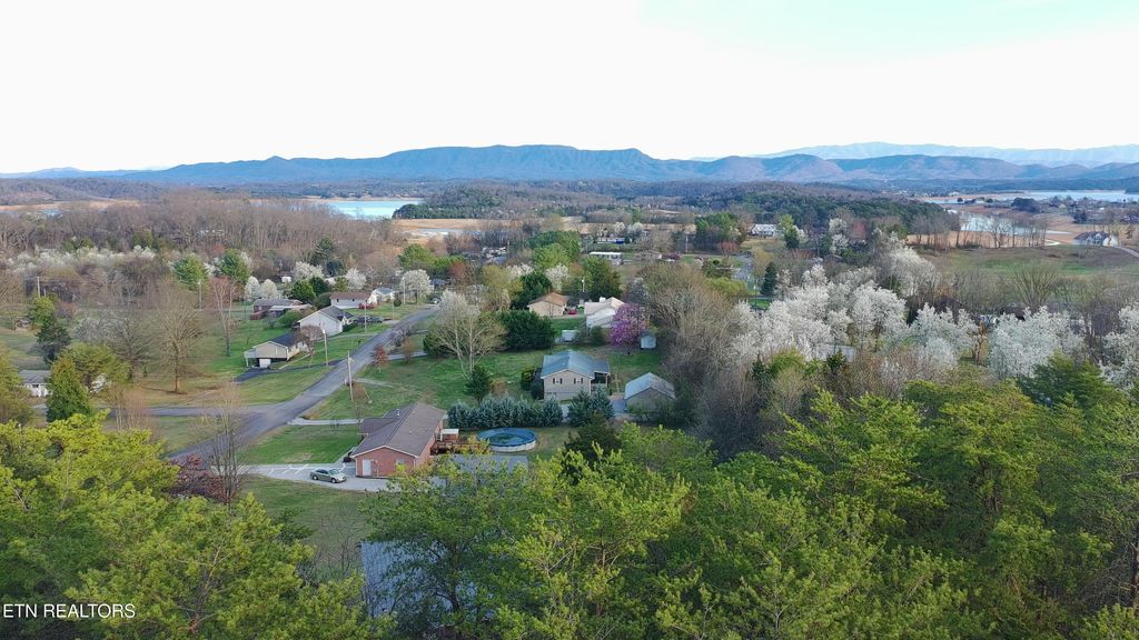 Photo of 1429 Windsor Drive, Dandridge, TN 37725 (MLS # 1332240)