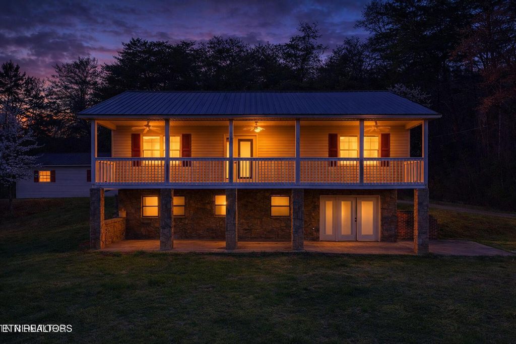 Photo of 1429 Windsor Drive, Dandridge, TN 37725 (MLS # 1332240)