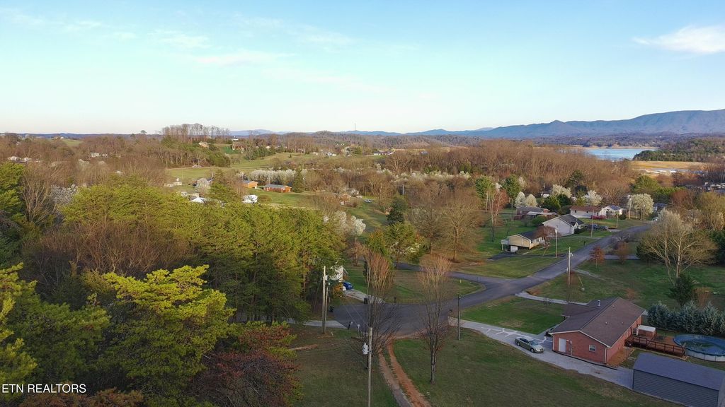 Photo of 1429 Windsor Drive, Dandridge, TN 37725 (MLS # 1332240)