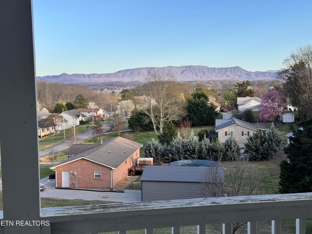 Photo of 1429 Windsor Drive, Dandridge, TN 37725 (MLS # 1332240)