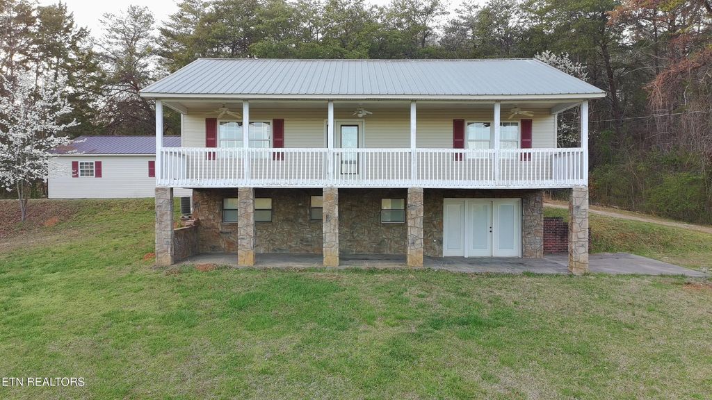 Photo of 1429 Windsor Drive, Dandridge, TN 37725 (MLS # 1332240)