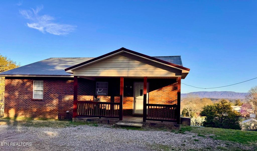 Photo of 1429 Windsor Drive, Dandridge, TN 37725 (MLS # 1332240)