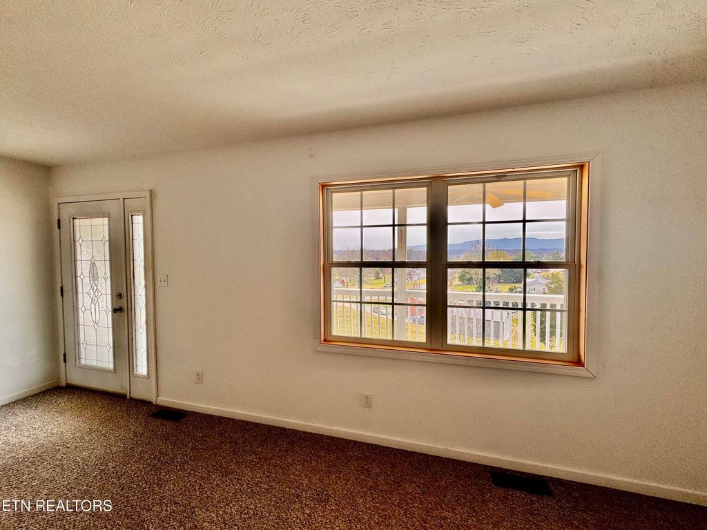 Photo of 1429 Windsor Drive, Dandridge, TN 37725 (MLS # 1332240)