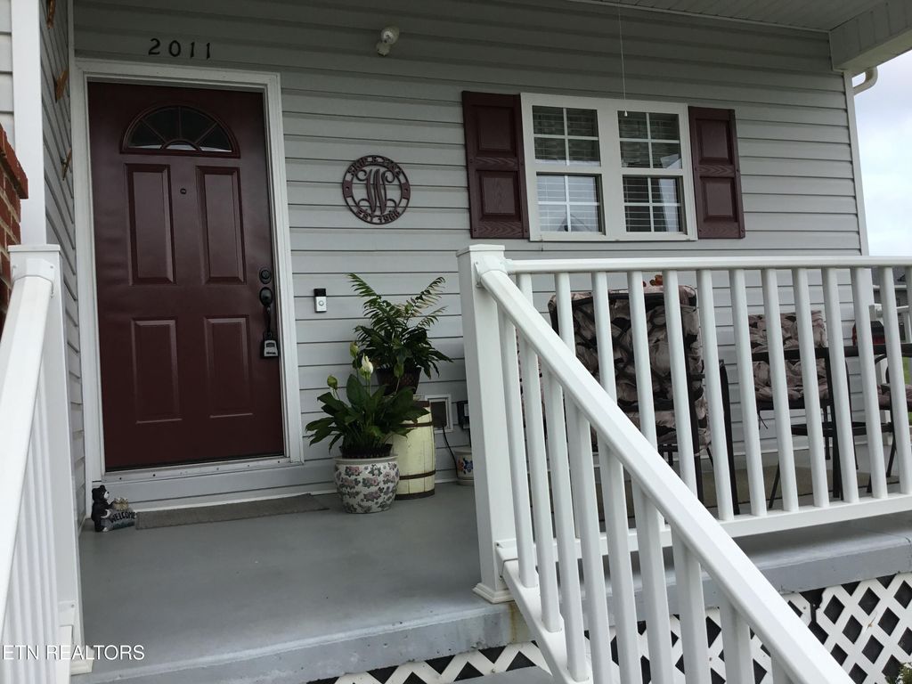 Photo of 2011 Camberley Ave, Sweetwater, TN 37874 (MLS # 1310366)