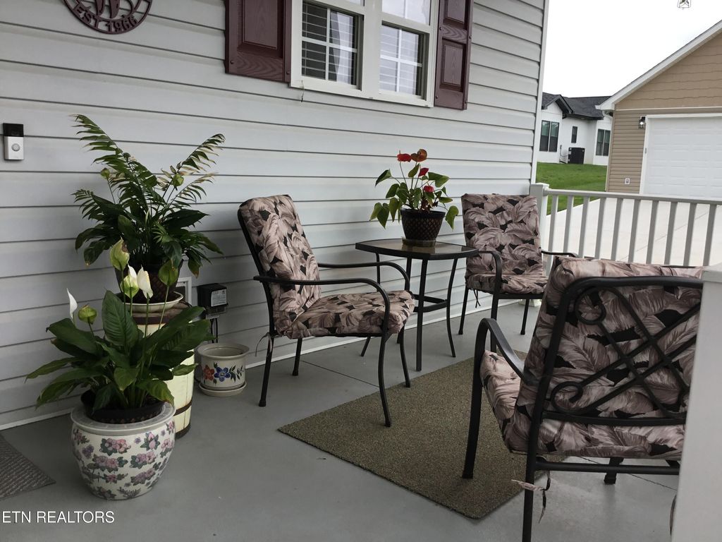 Photo of 2011 Camberley Ave, Sweetwater, TN 37874 (MLS # 1310366)