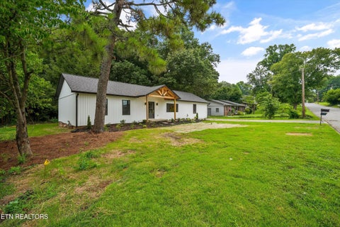 Tiny photo for 412 Sherwood Drive, Maryville, TN 37801 (MLS # 1349454)