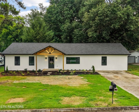 Tiny photo for 412 Sherwood Drive, Maryville, TN 37801 (MLS # 1349454)