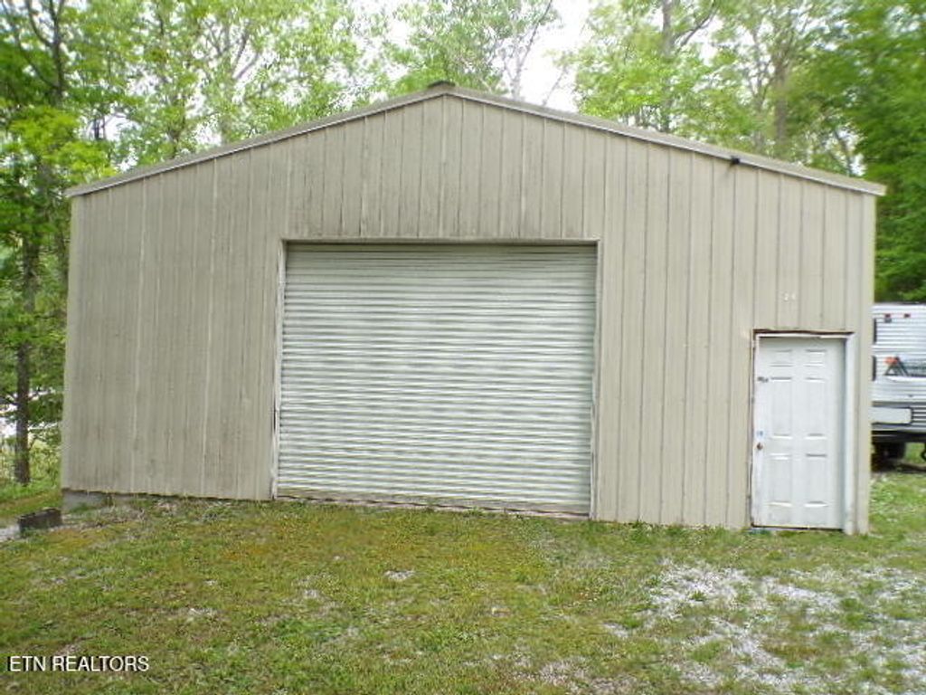 Photo of 716 Morgan County Hwy Hwy, Harriman, TN 37748 (MLS # 1299119)