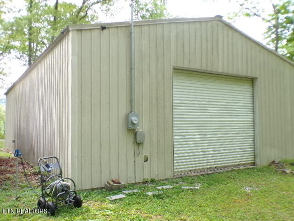 Photo of 716 Morgan County Hwy Hwy, Harriman, TN 37748 (MLS # 1299119)