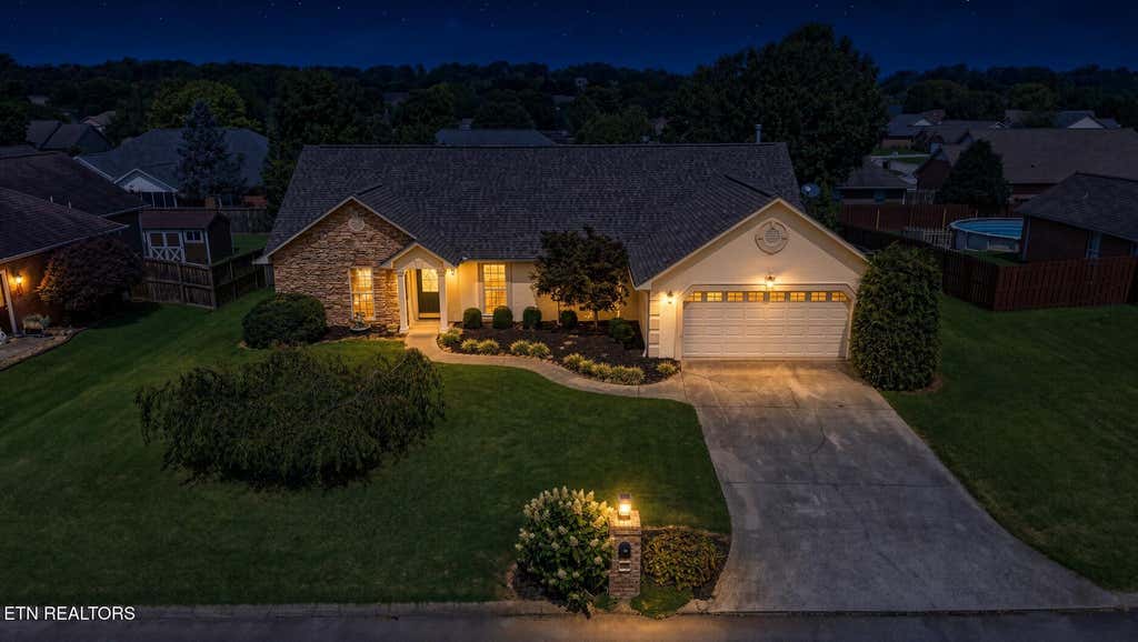 Photo of 2113 Spalding Drive, Maryville, TN 37803 (MLS # 1352622)