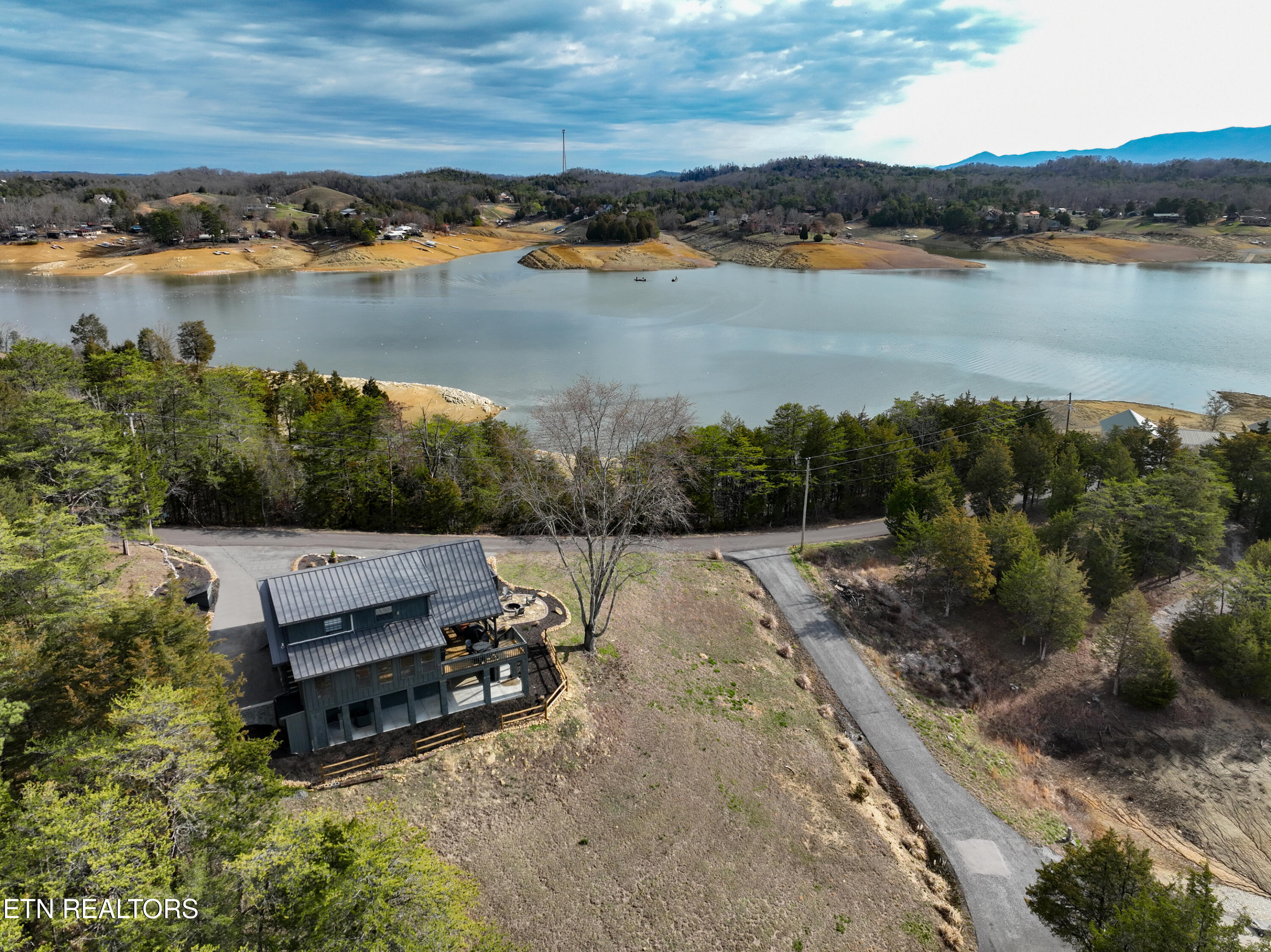 1019 Moonside Lane